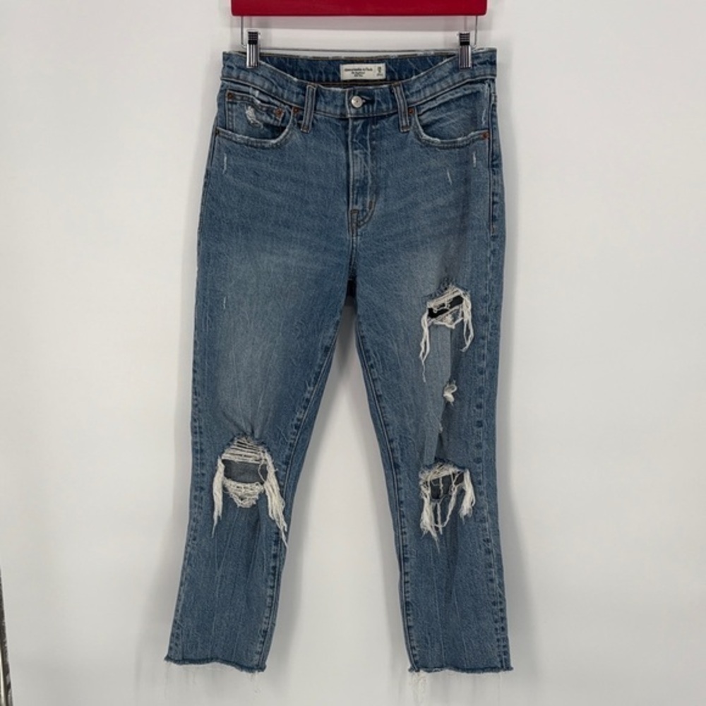 🐌 Abercrombie & Fitch Distressed Blue Boyfriend midrise Jeans